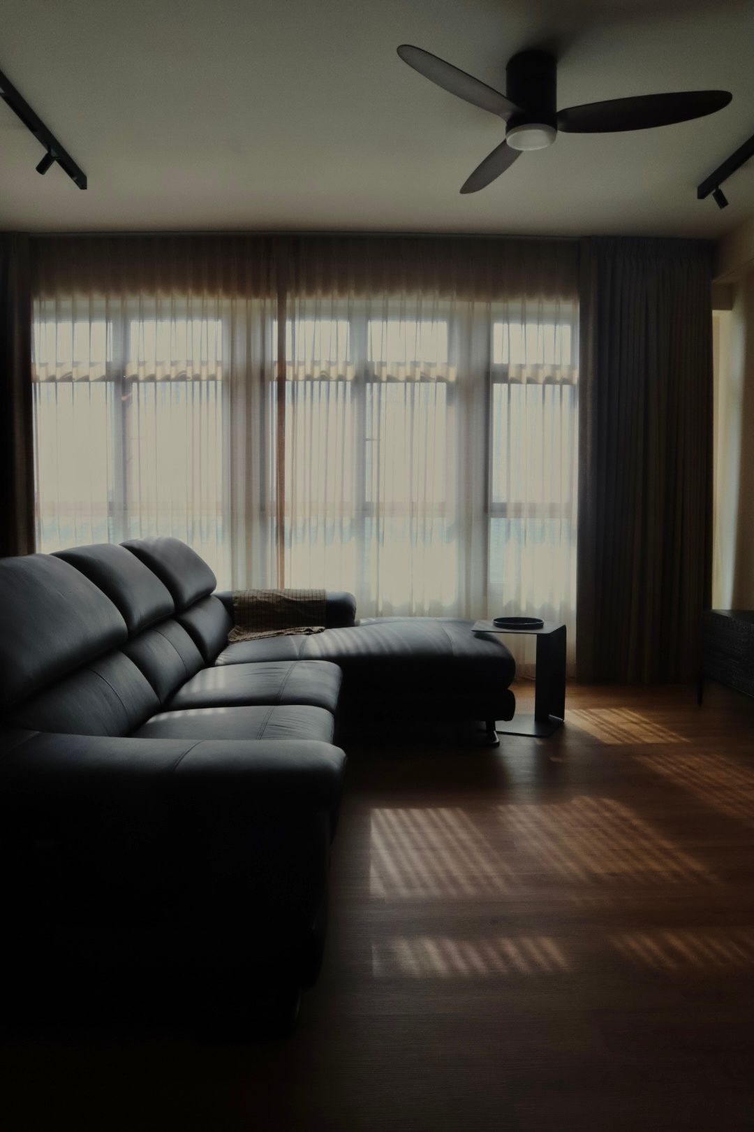 COMMUNIQUÉ BOLD INTERIOR DESIGN